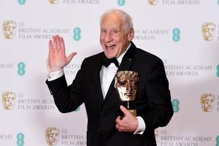 Mel Brooks cumple 100 años: un siglo haciendo de la risa un desafío a la muerte