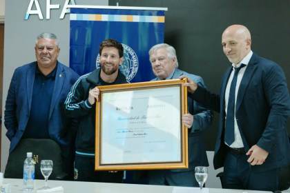 Messi recibe doctorado honoris causa de Universidad de Buenos Aires: "Nunca imaginé esto"