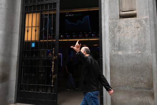 La Bolsa de São Paulo mantiene fuertes pérdidas a media sesión tras la victoria de Lula