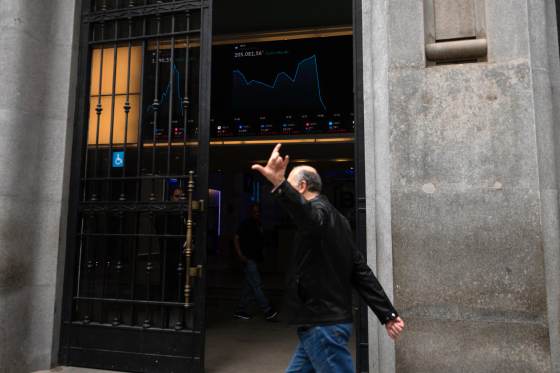 La Bolsa de São Paulo mantiene fuertes pérdidas a media sesión tras la victoria de Lula