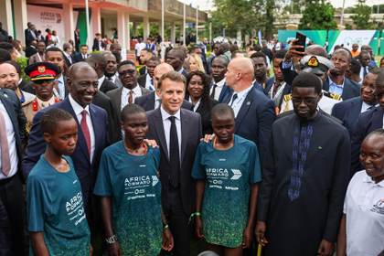 Macron anuncia 23.000 millones de euros de inversiones en África