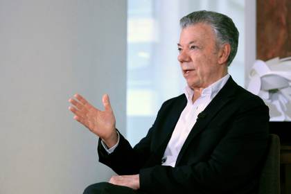Santos ve a Delcy Rodríguez tan "ilegítima" como Maduro y reclama elecciones democráticas