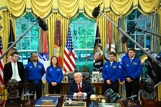 Trump recibe en la Casa Blanca a los astronautas de la misión Artemis II