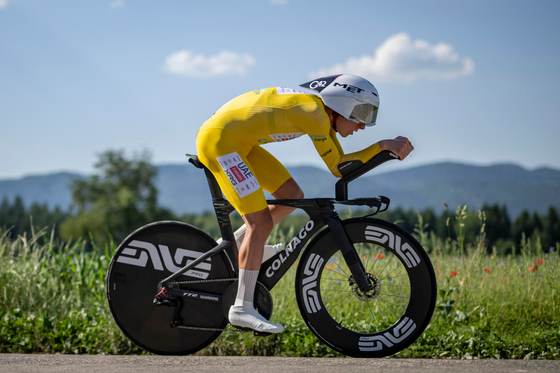 Pogacar frustra a Van der Poel y refuerza el maillot amarillo