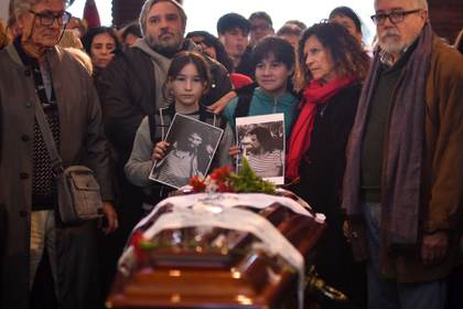 Taty Almeida, referente de Madres de Plaza de Mayo, recibe un último adiós en Buenos Aires