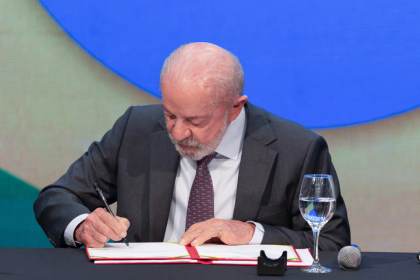 Lula prohíbe las apuestas deportivas y los casinos en línea a nueve días de las elecciones