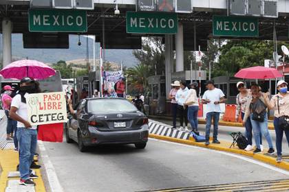Maestros continúan protestas y toman casetas de peaje en centro y sur de México