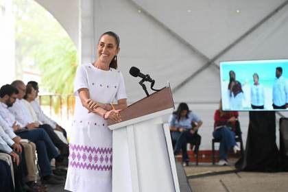 Sheinbaum descarta "desalojar" a los maestros concentrados en Ciudad de México
