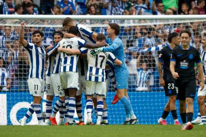 3-2. La Real Sociedad se lleva un encuentro loco con dos expulsiones