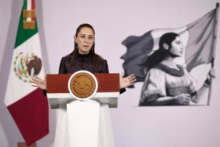 Sheinbaum acusa a grupos de derecha de EE.UU. de buscar un "cambio" en México