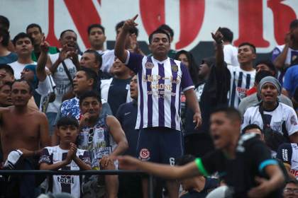 El "banderazo" de Alianza Lima previo al clásico en Perú acaba con un muerto y 47 heridos