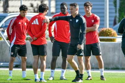 'Primer día en la oficina' para García Plaza, el sustituto de Almeyda en el Sevilla