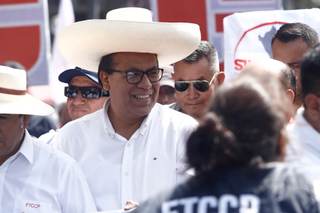 Roberto Sánchez participa en marcha de trabajadores peruanos por el Primero de Mayo