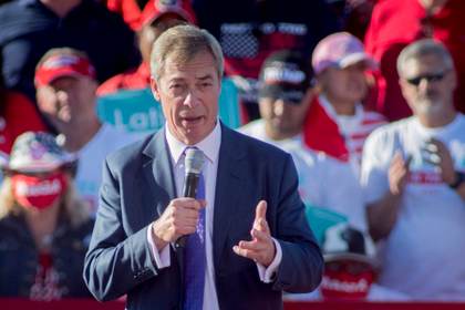 Los laboristas piden investigar si Farage incumplió las normas sobre financiación política