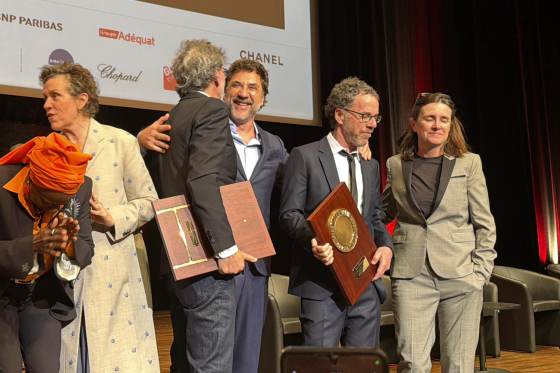 Bardem entrega a los hermanos Coen el premio Lumière en una fiesta de cine y humor negro