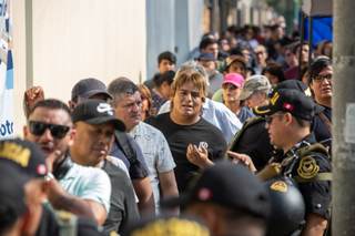 Perú vota para escoger entre 35 candidatos a su noveno presidente en diez años