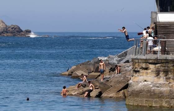 España suma una nueva jornada de altas temperaturas con avisos por calor y tormentas
