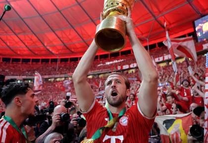 La prensa alemana se rinde ante Kane por su triplete en conquista de la Copa de Alemania