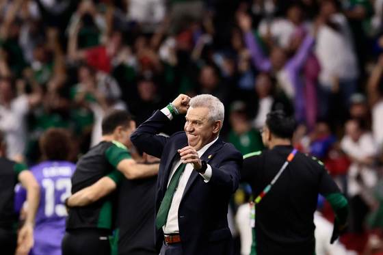 El 'Vasco' Aguirre asegura que sus jugadores no se quedan en los triunfos y miran adelante