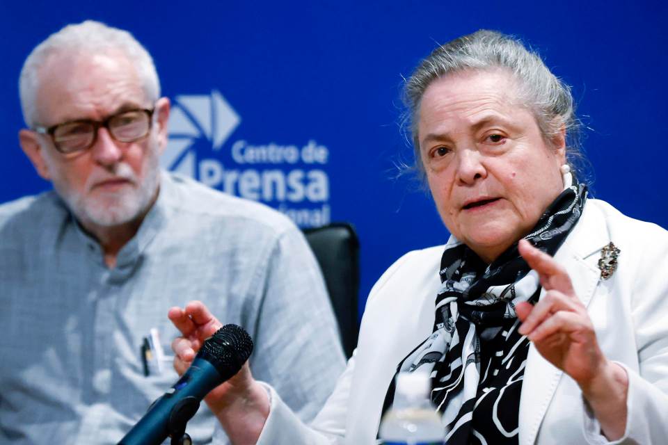 Clara López pide que las pesquisas a Petro en EE.UU. no lleven a una "injerencia" electoral