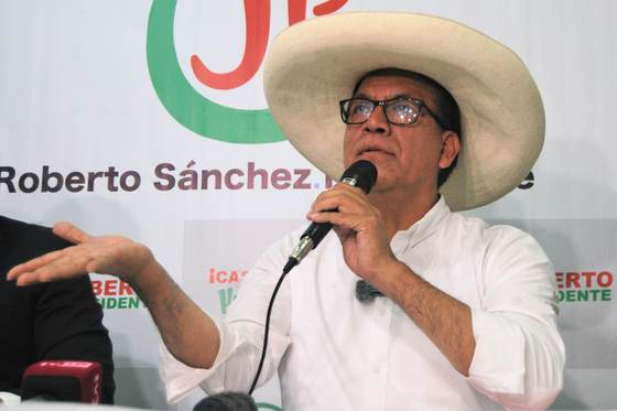 El candidato de izquierda Sánchez afirma que respetará autonomía del Banco Central de Perú