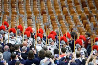 Los nuevos soldados de la Guardia Suiza juran fidelidad al papa León XIV