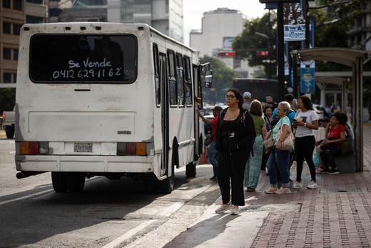 Delcy Rodríguez denuncia que hubo un intento de "parar el transporte" en Caracas