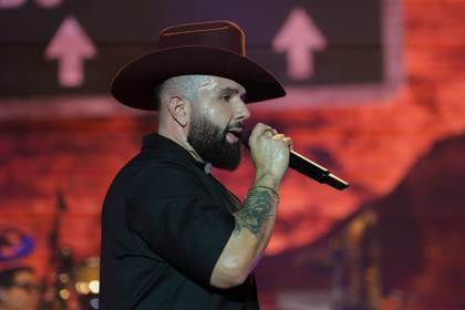 Carín León pide apoyar a Venezuela en el primer concierto del estadio del Inter Miami