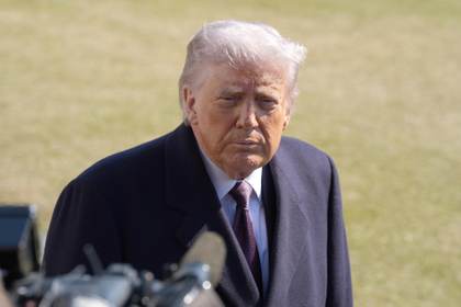 Trump afirma que no le gusta ver a Clinton declarar sobre Epstein ante el Congreso