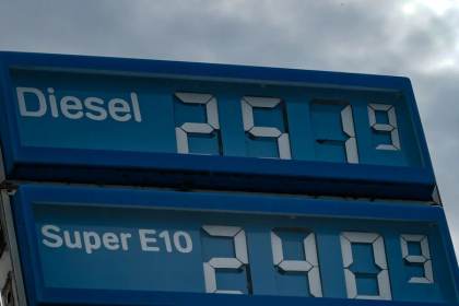 La demanda mundial de petróleo caerá en 2026 y repuntará parcialmente en 2027 según la AIE