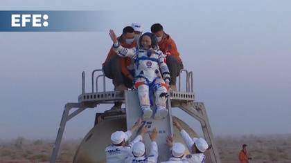 Los astronautas de la misión china Shenzhou-21 vuelven a la Tierra tras 210 días en órbita