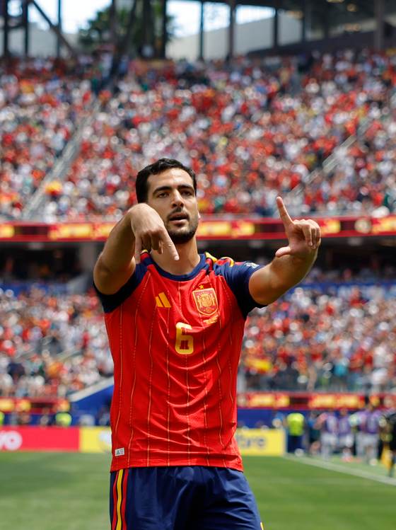 Merino gana en tres minutos, Rodrigo domina el partido y Lamine Yamal insiste sin tino