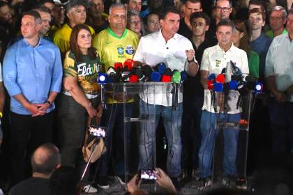 El partido de Flávio Bolsonaro reconoce la victoria de Lula en Brasil