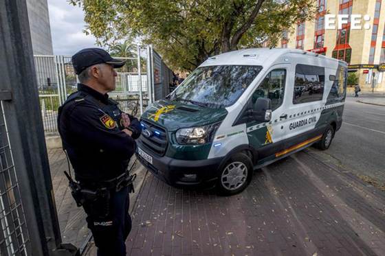 Una hija de la mujer asesinada, que ha resultado herida, avisó de la agresión al 112