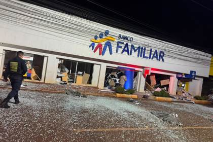 Grupo armado asalta con explosivos tres bancos y una casa de cambios en Paraguay