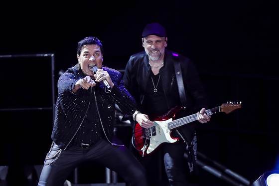 Chayanne baila al ritmo de México en el Auditorio Nacional