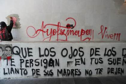 Piden que los 4,21 millones de dólares por armas ilegales reparen a víctimas de Ayotzinapa