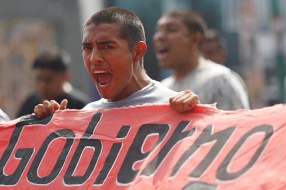 Padres de Ayotzinapa protestan en Supremo tras 12 años de desaparición de los 43 alumnos