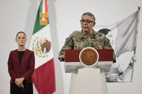 Un buque y emanaciones de petróleo contaminan el Golfo de México, admiten autoridades