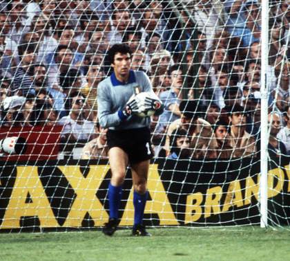 El legado de Emmanuel Sanon, la irreverencia haitiana que derribó el muro de Dino Zoff