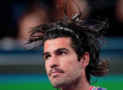 Alcaraz sufre, pero no falla ante Khachanov en su regreso a Viena