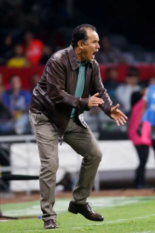 El peruano Juan Reynoso es el nuevo entrenador del Necaxa mexicano