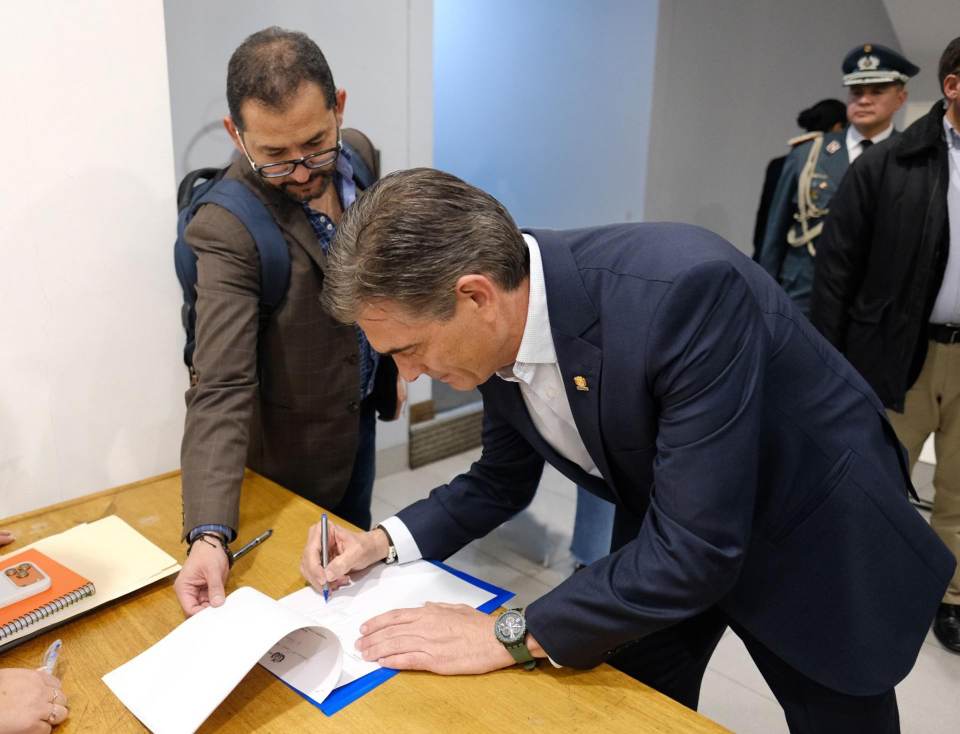 Paz decreta el estado de excepción en Bolivia tras siete semanas de bloqueos de carreteras
