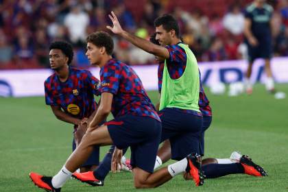 Flick apuesta por Gordon y Cubarsí de titulares; Johaneko entra por Yuri en el Athletic