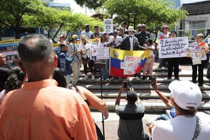 Sindicalistas acuden a la Embajada de EE.UU. en Caracas para pedir elecciones en Venezuela