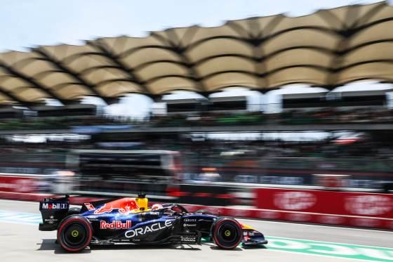 Verstappen lidera por delante de Russell el primer libre del GP de Bárein en Sepang