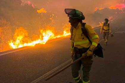 Confirman 12 fallecidos en el incendio del suroeste español y son 23 los no localizados