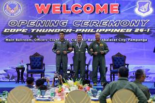 Tropas japonesas participan en maniobras conjuntas en Filipinas en un hito militar