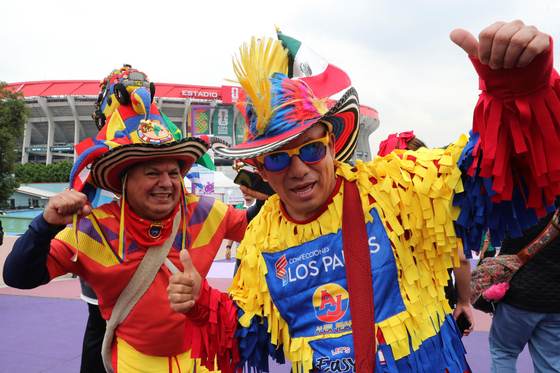 La selección de Colombia llega a Guadalajara en ambiente festivo promovido por su afición