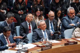 China califica de "descarada" la ofensiva contra Irán y pide reanudar negociaciones